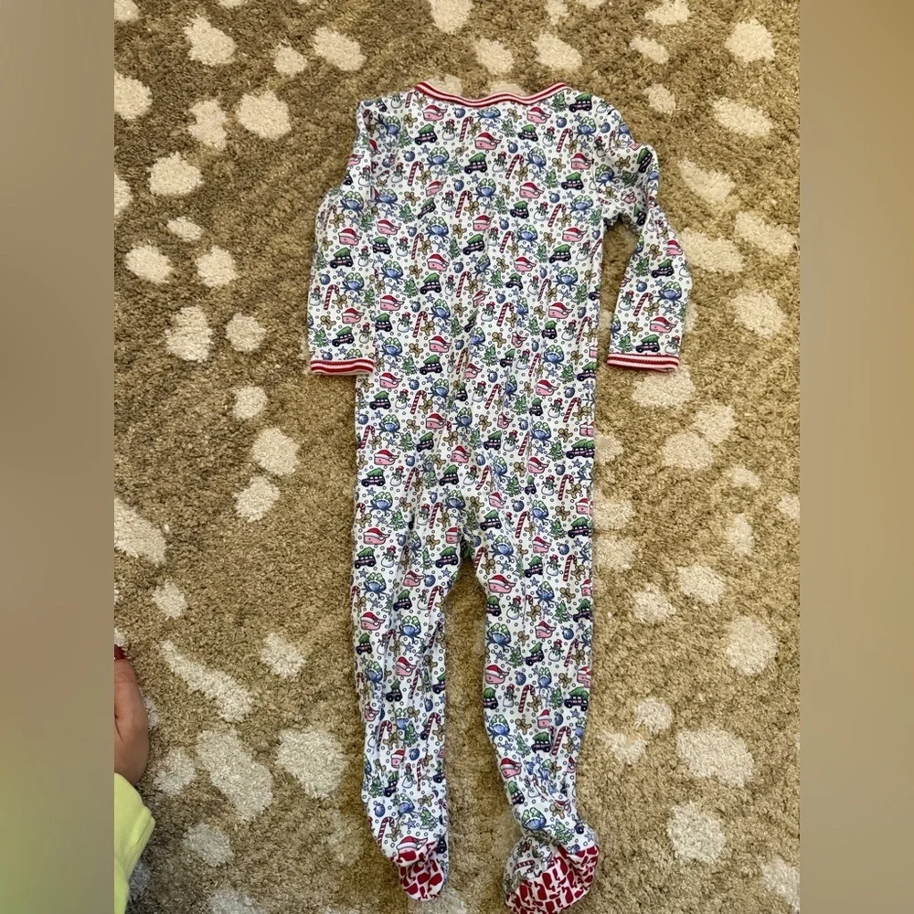 Vineyard Vines Christmas Sleeper Onesie 6-12 months